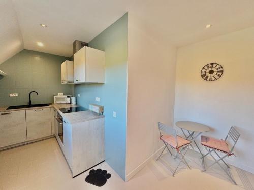 مطبخ, Appartement Cocooning - Situé à seulement 3 minutes à pied du cœur de Sarlat (Appartement Cocooning - Situe a seulement 3 minutes a pied du cœur de Sarlat) in Sarlat-la-Caneda City Center