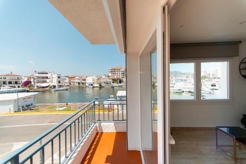 WELCS APARTAMENTO 263 EMP con vistas al canal