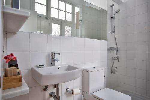 Stylish Old Town apartment - image 3