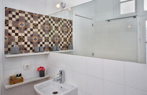 Stylish Old Town apartment - image 9