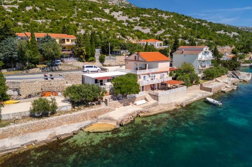 Apartments Irmica - by the sea - image 10