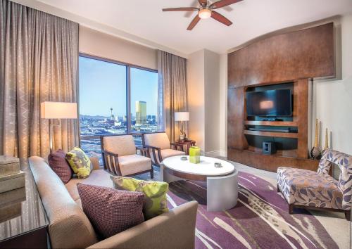 Wyndham Desert Blue 3BR Villa with Resort Access - image 5