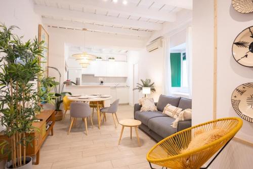 Alcazares Deluxe Suite by Valcambre, Sewilla