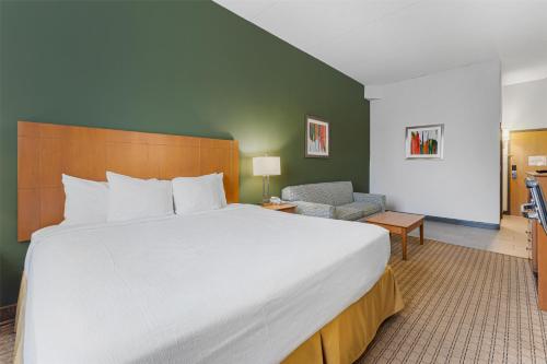 Best Western Garden Inn - image 11