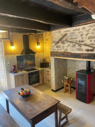 Cocina, Chaumière du 16-ème siècles (Chaumiere du 16-eme siecles) in Correze