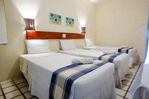 3 twin beds