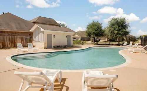 5BD - Backyard - Pool Access - 5 Mins to Texas A&M in College Station, USA