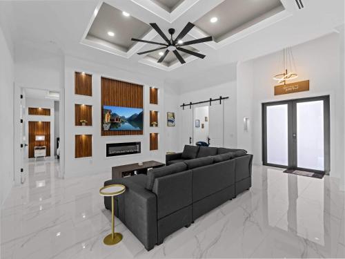 Brand-New - Contemporary Gem-Pool Game Room BBQ, Cape Coral (photo 5)