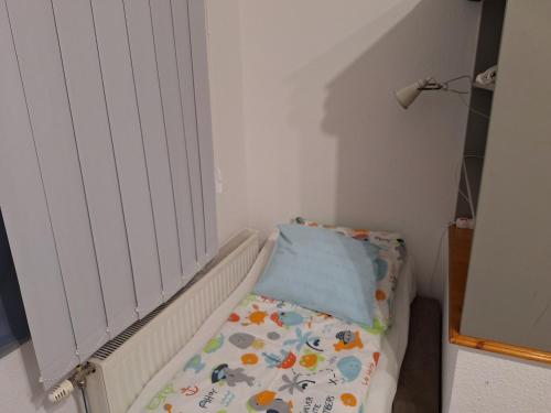 One-Bedroom Apartment image 7