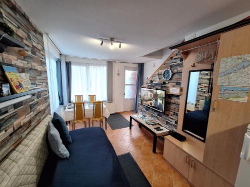 FOKI Apartman - image 2