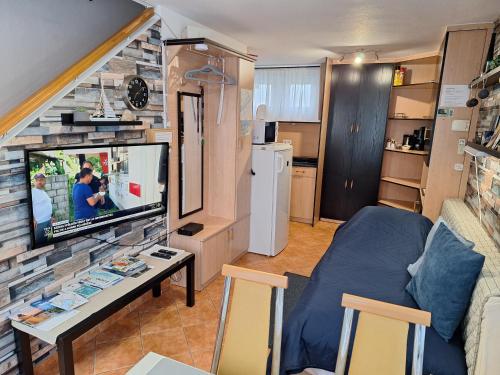 One-Bedroom Apartment image 1