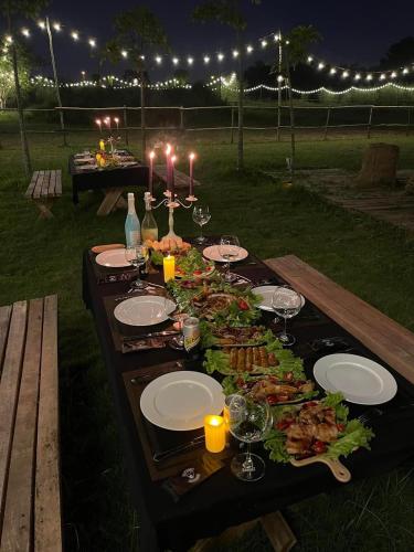 Điểm Hẹn restaurant, cắm trai, sở thú mini farm, câu cá giải trí (Điem Hen restaurant, cam trai, so thu mini farm, cau ca giai tri) in Trung Dung