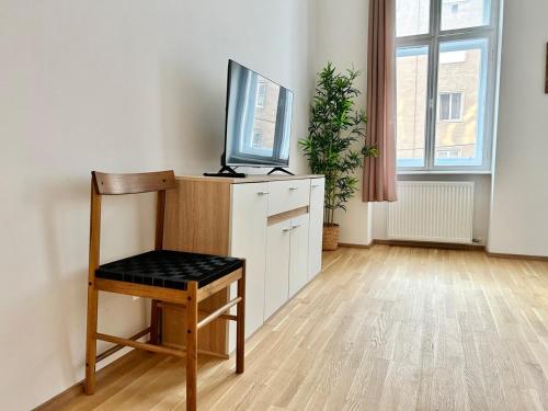 Sunny & Calm Long-Term Apartment with Free Parking
