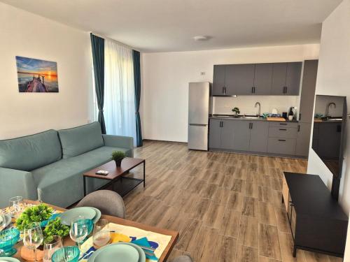 Sun Festival in คอสติเนสตี