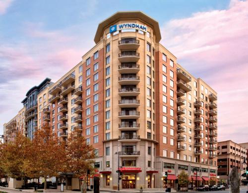 Wyndham National Harbor 4BR Apartment with Resort Access - image 13