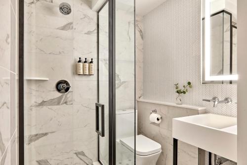 Economy Petite Single - 1 Twin Bed room in Omni Parker House