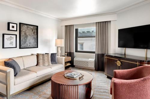 Premier Suite with King Bed image 3