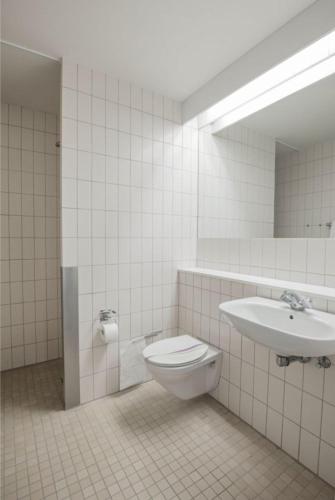 Single Room image 4
