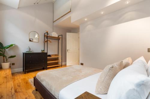Luxury Stay in Central - SNUGGL Apartments - image 12