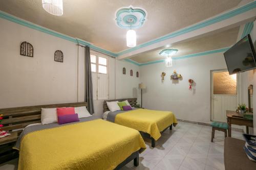 Twin Room with Private Bathroom image 6
