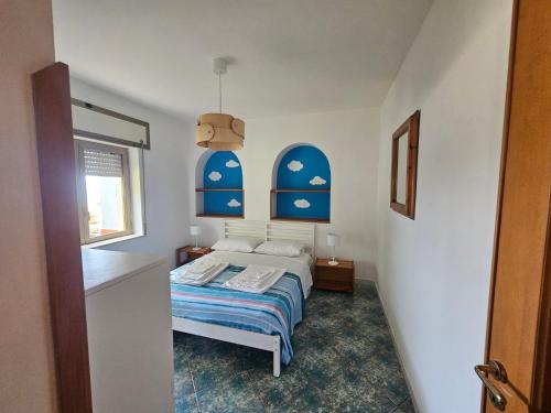 2 bedrooms, 4 beds