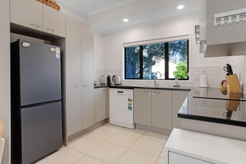 Sweet Sunshine Nest with Pool, Aircon and Parking, Окленд (фото 4)