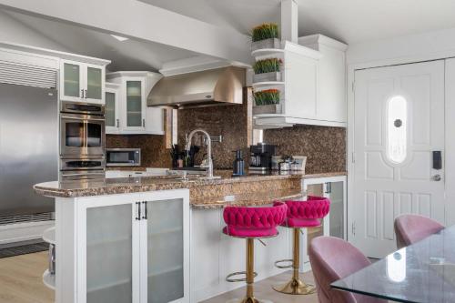 Family Pool House with games in National City (CA)