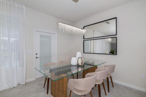 Sun Traveler Solterra By Shine Villas 113 in Davenport, USA