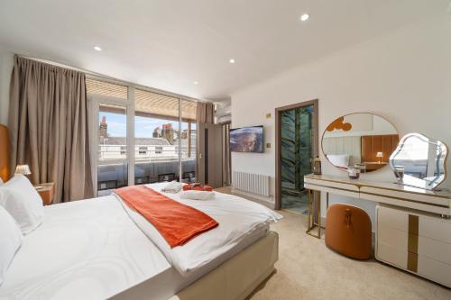 Spectacular 3 Bedroom Penthouse with Private Terrace in Prestigious Mayfair H13 - image 10
