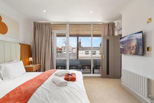 Spectacular 3 Bedroom Penthouse with Private Terrace in Prestigious Mayfair H13 - image 13