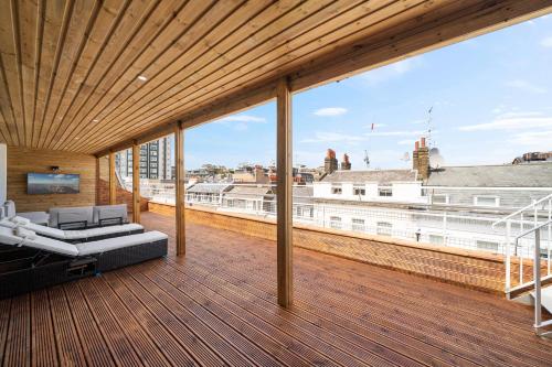 Spectacular 3 Bedroom Penthouse with Private Terrace in Prestigious Mayfair H13 - image 6