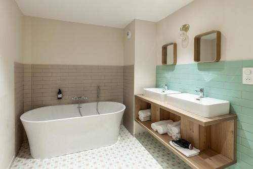 생지론 Hôtel La Cachette de Nina- Madame rêve - Saint-Girons (Hotel La Cachette de Nina- Madame reve - Saint-Girons) 호텔 스위트룸