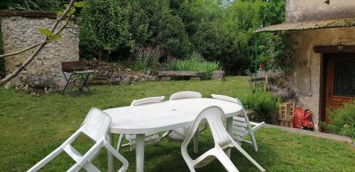 Les Gîtes du Hameau avec piscine (Les Gites du Hameau avec piscine) in Lamothe-Landerron