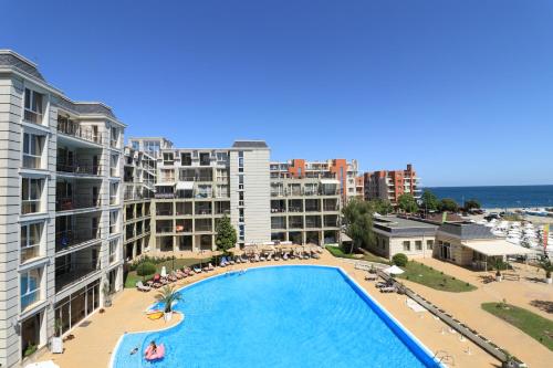 Първа линия Апартаменти – khách sạn tại Pomorie