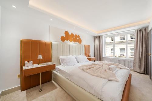 Exclusive 2-Bedroom Retreat in Iconic Mayfair H8 - image 2