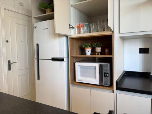 Kitchen, PITANGUEIRAS - FRENTE MAR - 3 SUITES - SERVICO De PRAIA - COM GARAGEM in Barra Funda