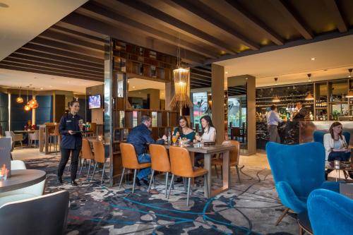 Clayton Hotel Chiswick - main image