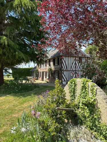 Maison familiale avec jardin magnifique de 1,5ha gîte à louer Le Mesnil-Germain