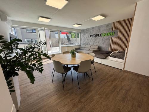 PeopleGuru apartments - Terasa, Parking in 伊赫拉瓦