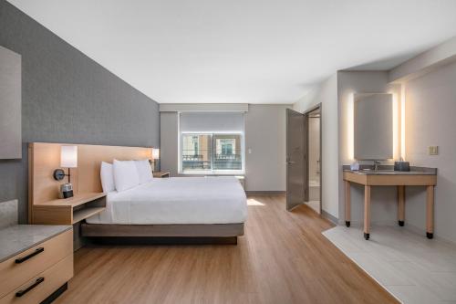 Hyatt Place Riverside Downtown - image 2
