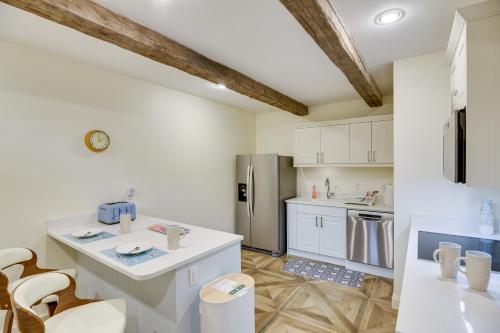 French Château Near Beaches, Mystic and Casinos! (French Chateau Near Beaches, Mystic and Casinos!) in North Stonington