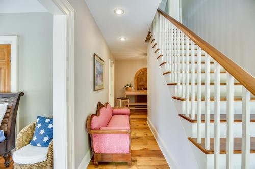 French Château Near Beaches, Mystic and Casinos! (French Chateau Near Beaches, Mystic and Casinos!) in North Stonington