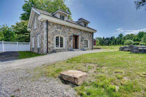 French Château Near Beaches, Mystic and Casinos! (French Chateau Near Beaches, Mystic and Casinos!) in North Stonington