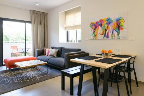 Sunny Luxury Apartments - image 2