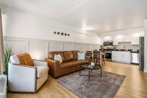 Poolside Near the Landing For 2 in Branson City Center