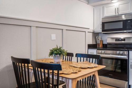 Poolside Near the Landing For 2 in Branson City Center