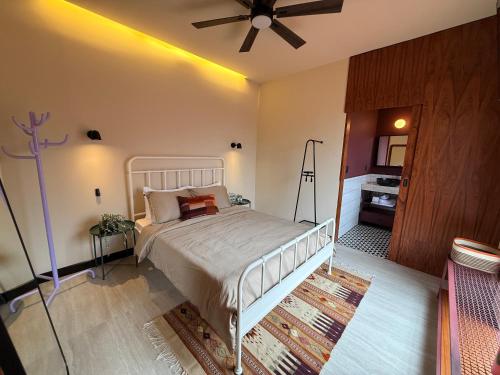 Double Room image 9