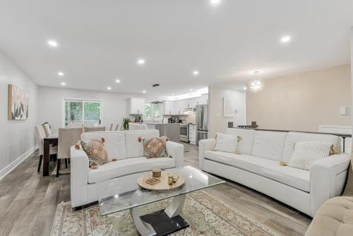 Innisfil retreat, hot tub, Sauna, EV plug, Generac in Innisfil (ON)