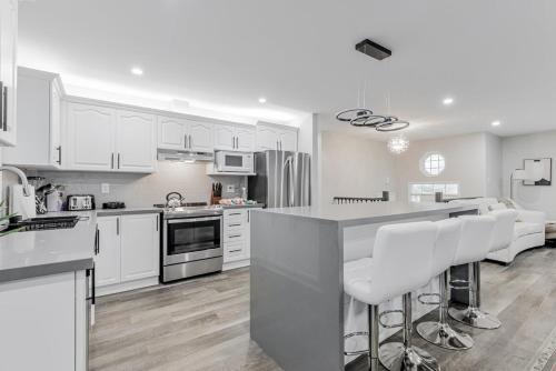 Innisfil retreat, hot tub, Sauna, EV plug, Generac in Innisfil (ON)