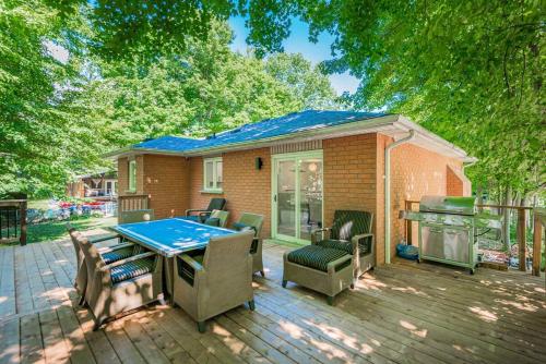 Innisfil retreat, hot tub, Sauna, EV plug, Generac in Innisfil (ON)